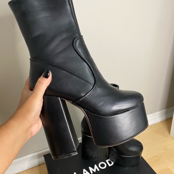 Lamoda boots, sizes 6
New in the box never used. - Picture 1 of 3